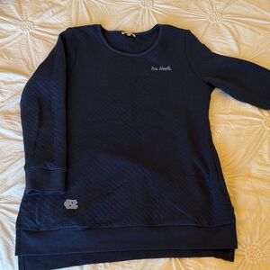 Women's Navy Blue Quilted long sleeve Top.  Size Medium. 2 side pockets